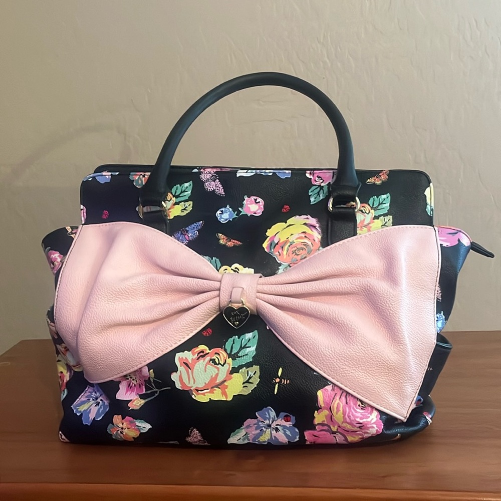 Multicolor flower print Betsy Johnson purse